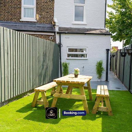 Stunning House By Ls2G Short Lets & Serviced Accommodation Greater London With Free Wifi Buitenkant foto