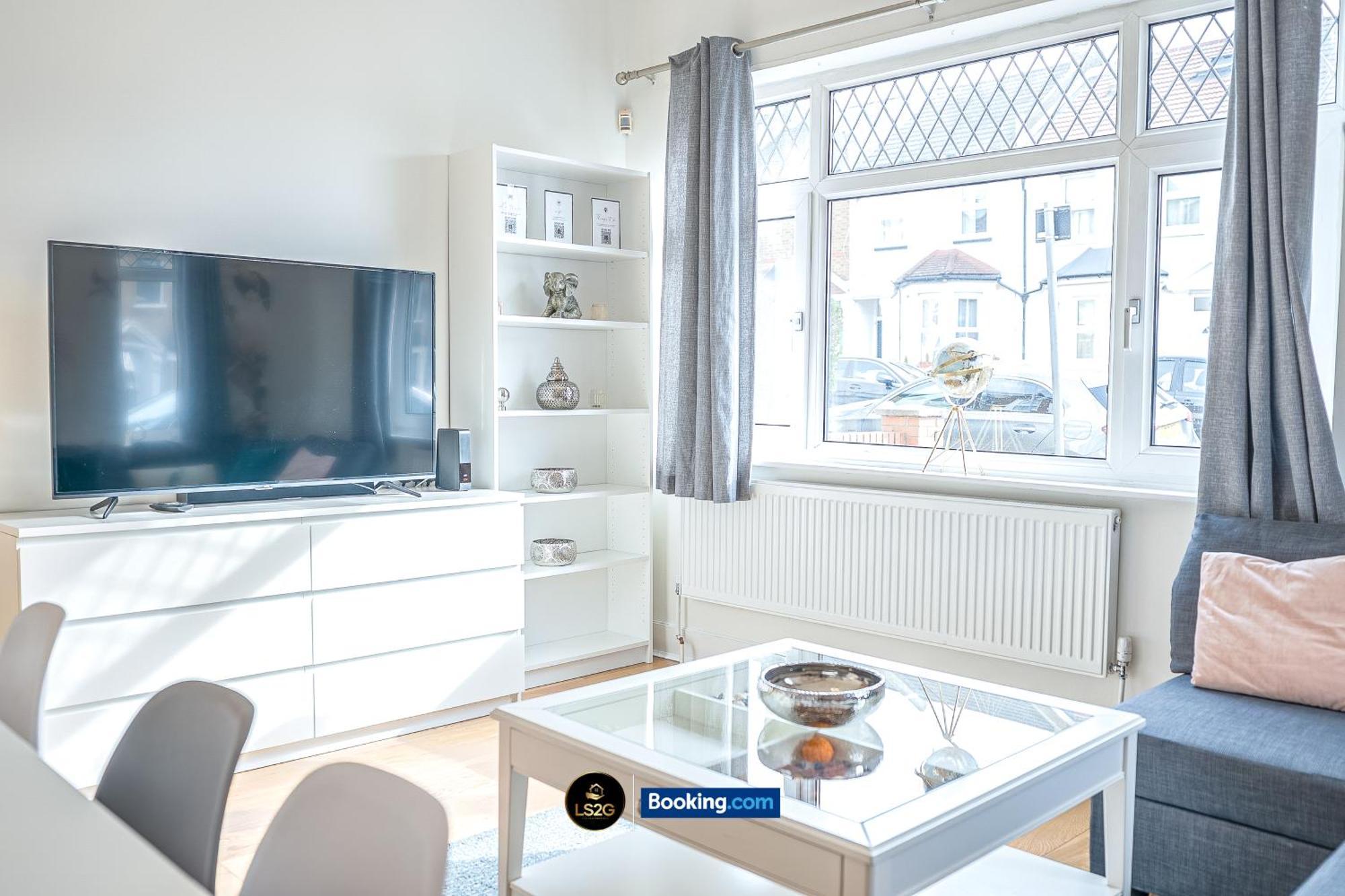 Stunning House By Ls2G Short Lets & Serviced Accommodation Greater London With Free Wifi Buitenkant foto