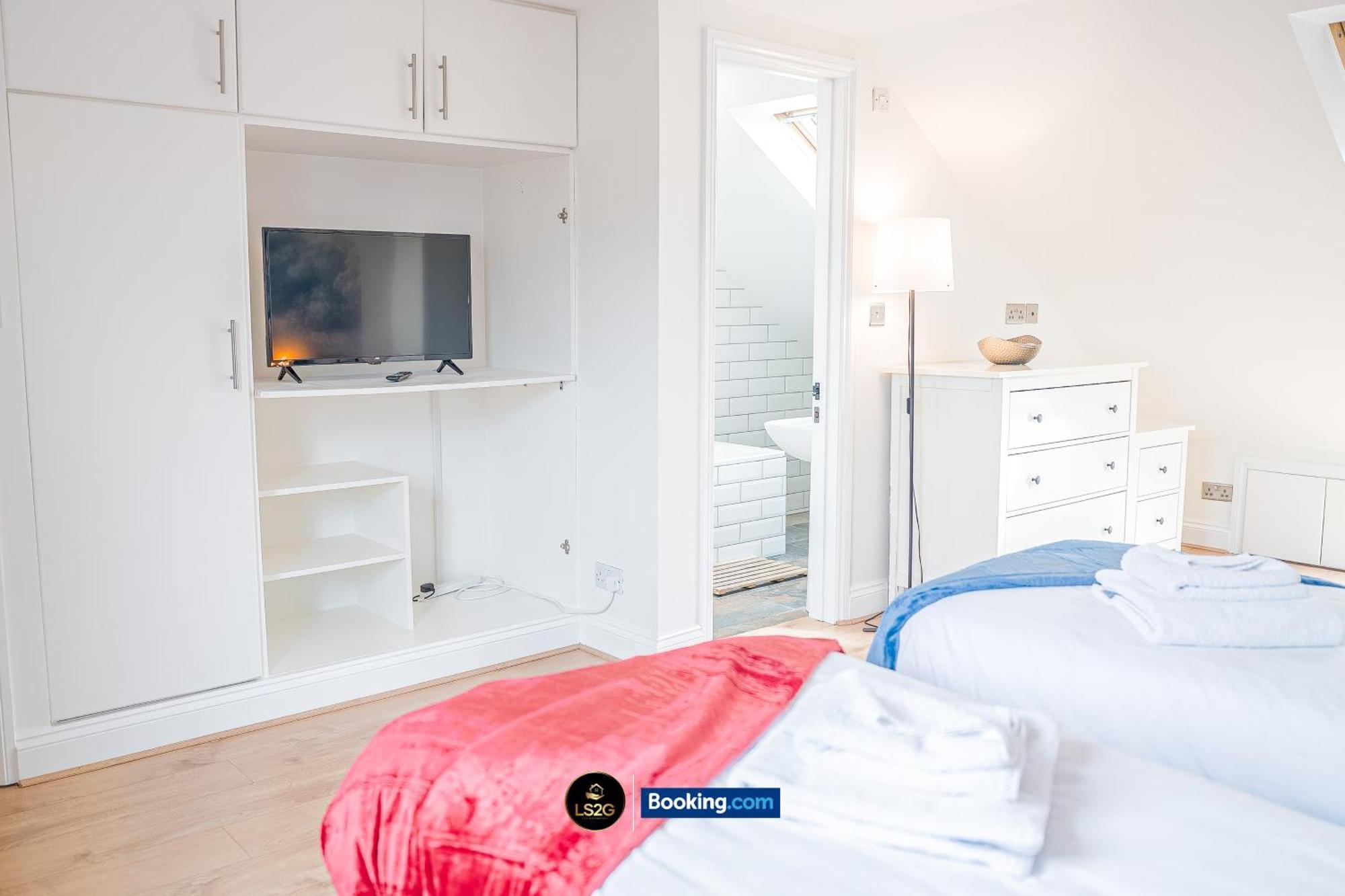 Stunning House By Ls2G Short Lets & Serviced Accommodation Greater London With Free Wifi Buitenkant foto