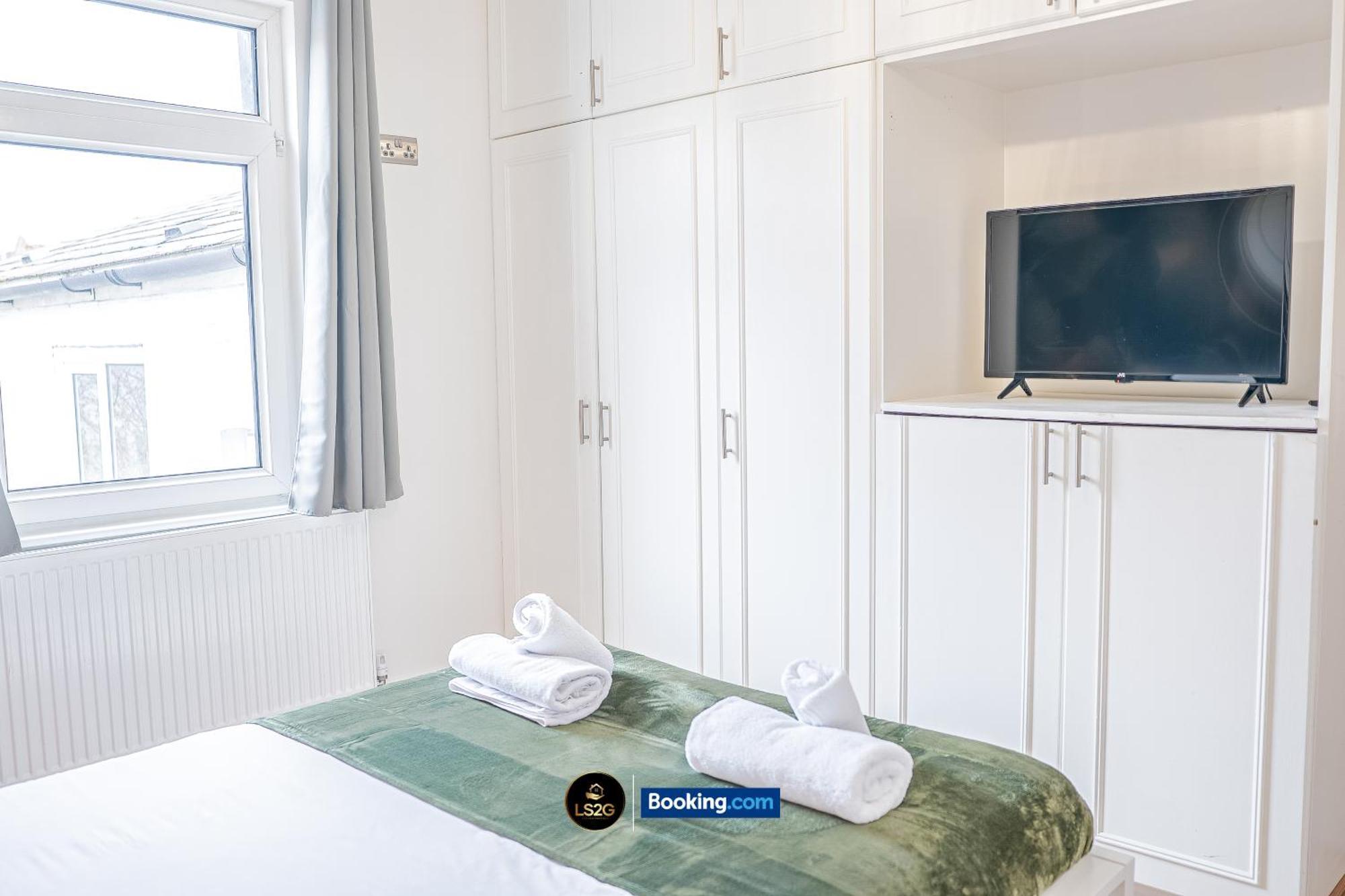Stunning House By Ls2G Short Lets & Serviced Accommodation Greater London With Free Wifi Buitenkant foto