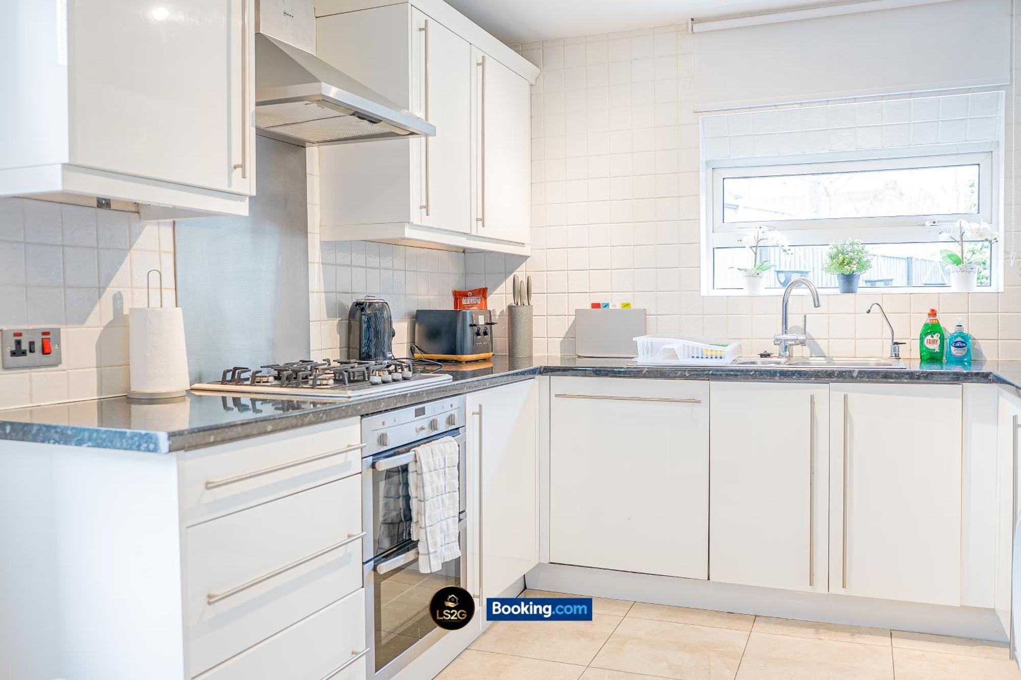 Stunning House By Ls2G Short Lets & Serviced Accommodation Greater London With Free Wifi Buitenkant foto