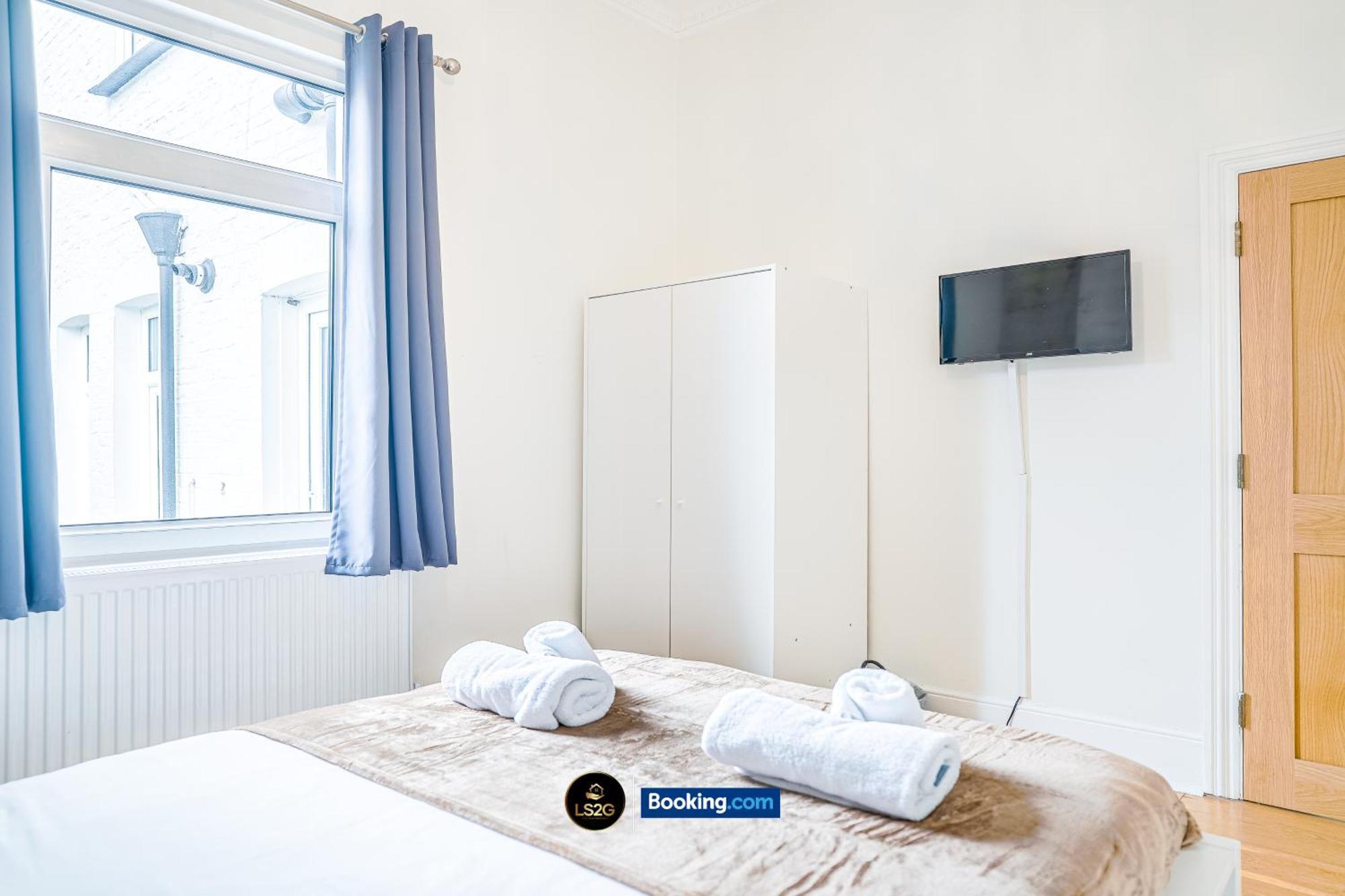 Stunning House By Ls2G Short Lets & Serviced Accommodation Greater London With Free Wifi Buitenkant foto