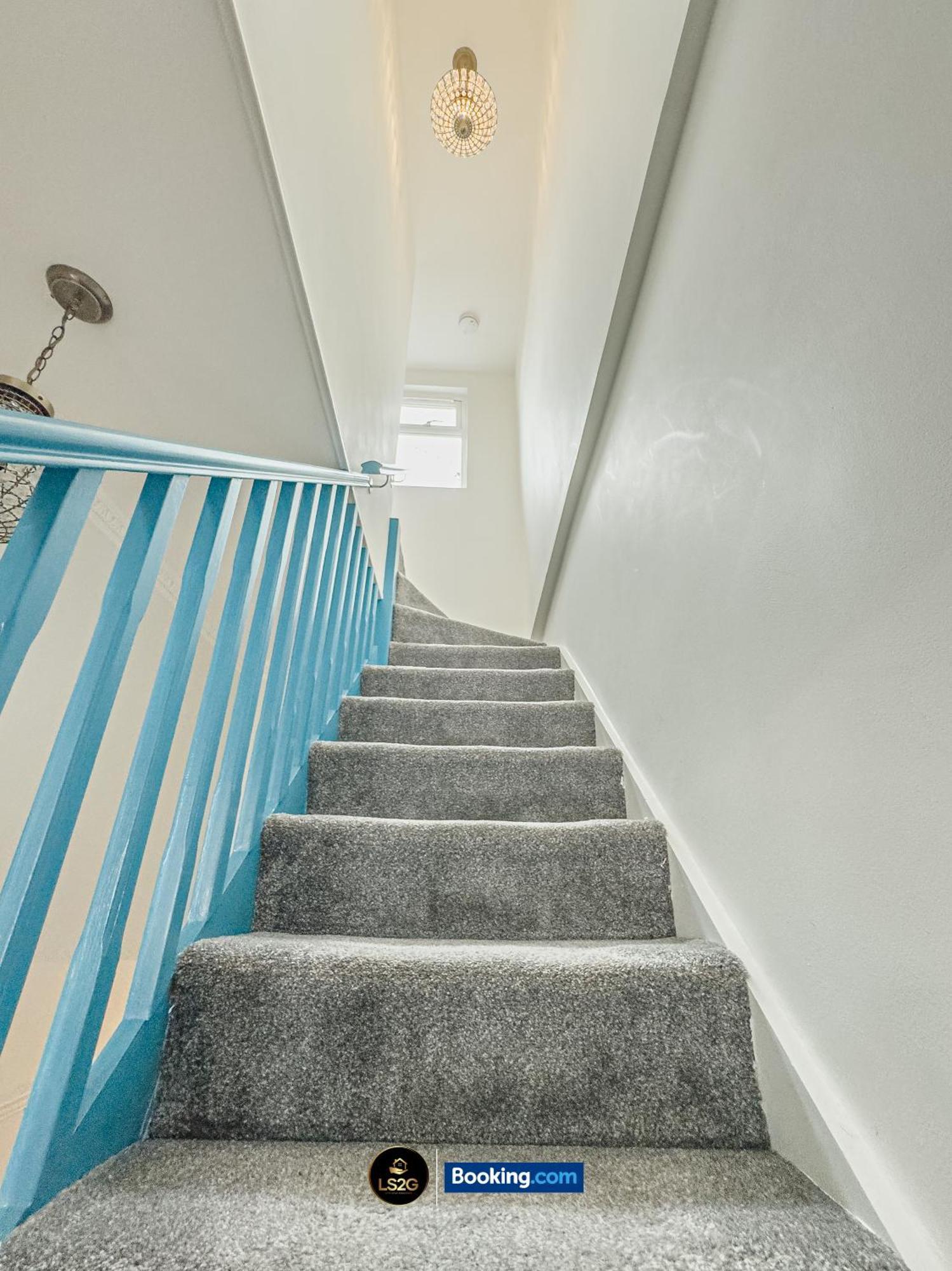 Stunning House By Ls2G Short Lets & Serviced Accommodation Greater London With Free Wifi Buitenkant foto