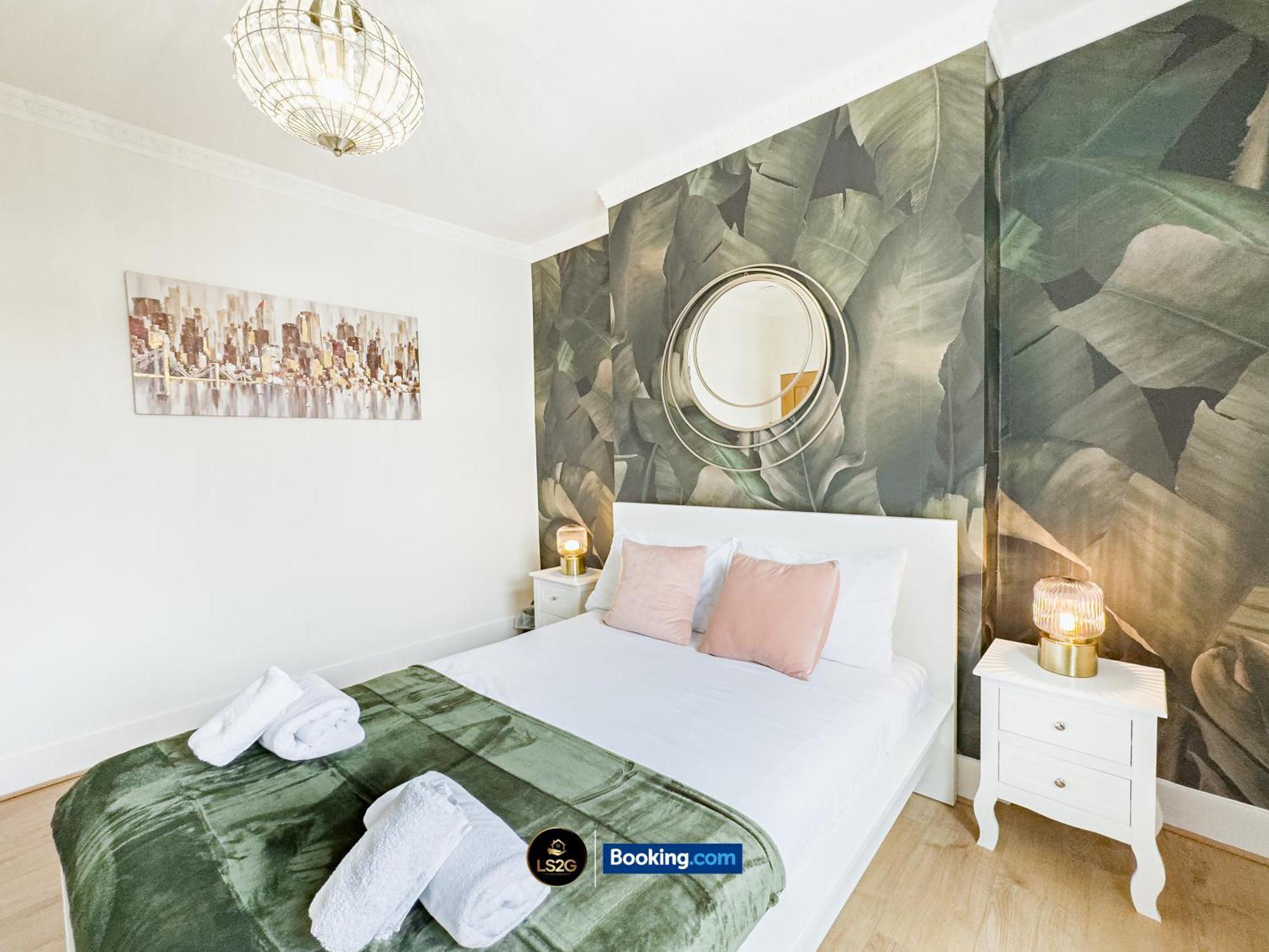Stunning House By Ls2G Short Lets & Serviced Accommodation Greater London With Free Wifi Buitenkant foto