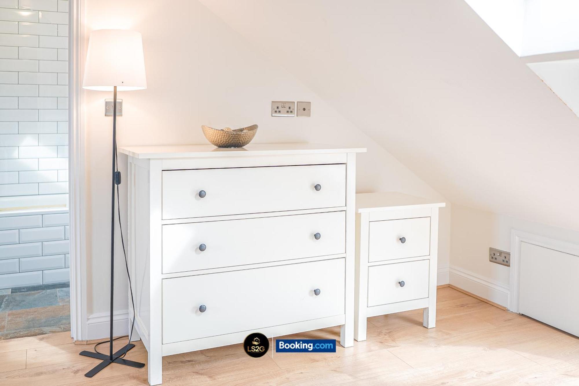 Stunning House By Ls2G Short Lets & Serviced Accommodation Greater London With Free Wifi Buitenkant foto