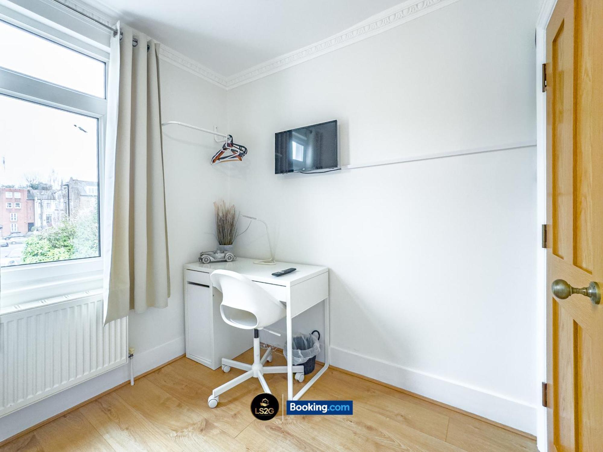 Stunning House By Ls2G Short Lets & Serviced Accommodation Greater London With Free Wifi Buitenkant foto