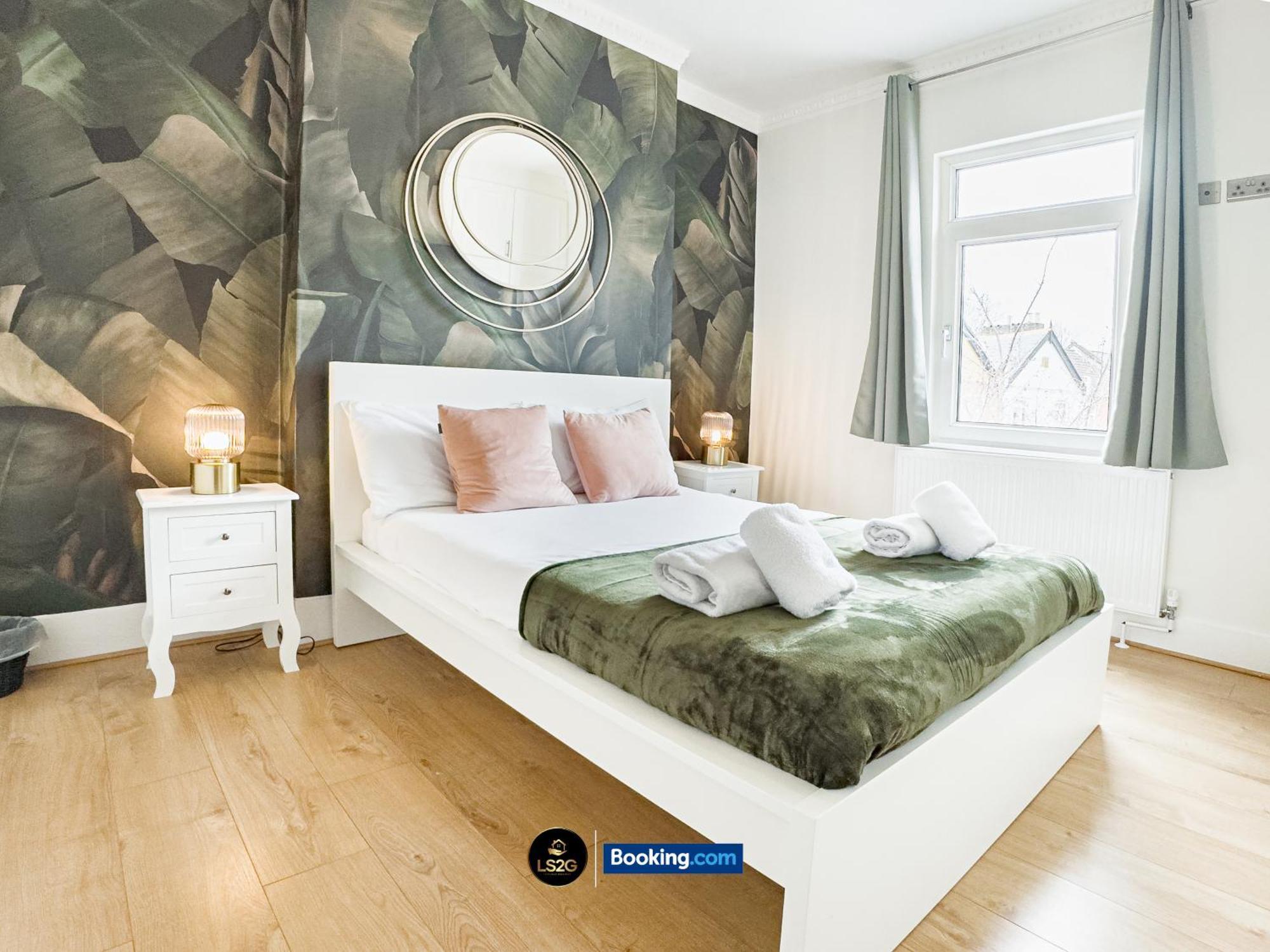 Stunning House By Ls2G Short Lets & Serviced Accommodation Greater London With Free Wifi Buitenkant foto