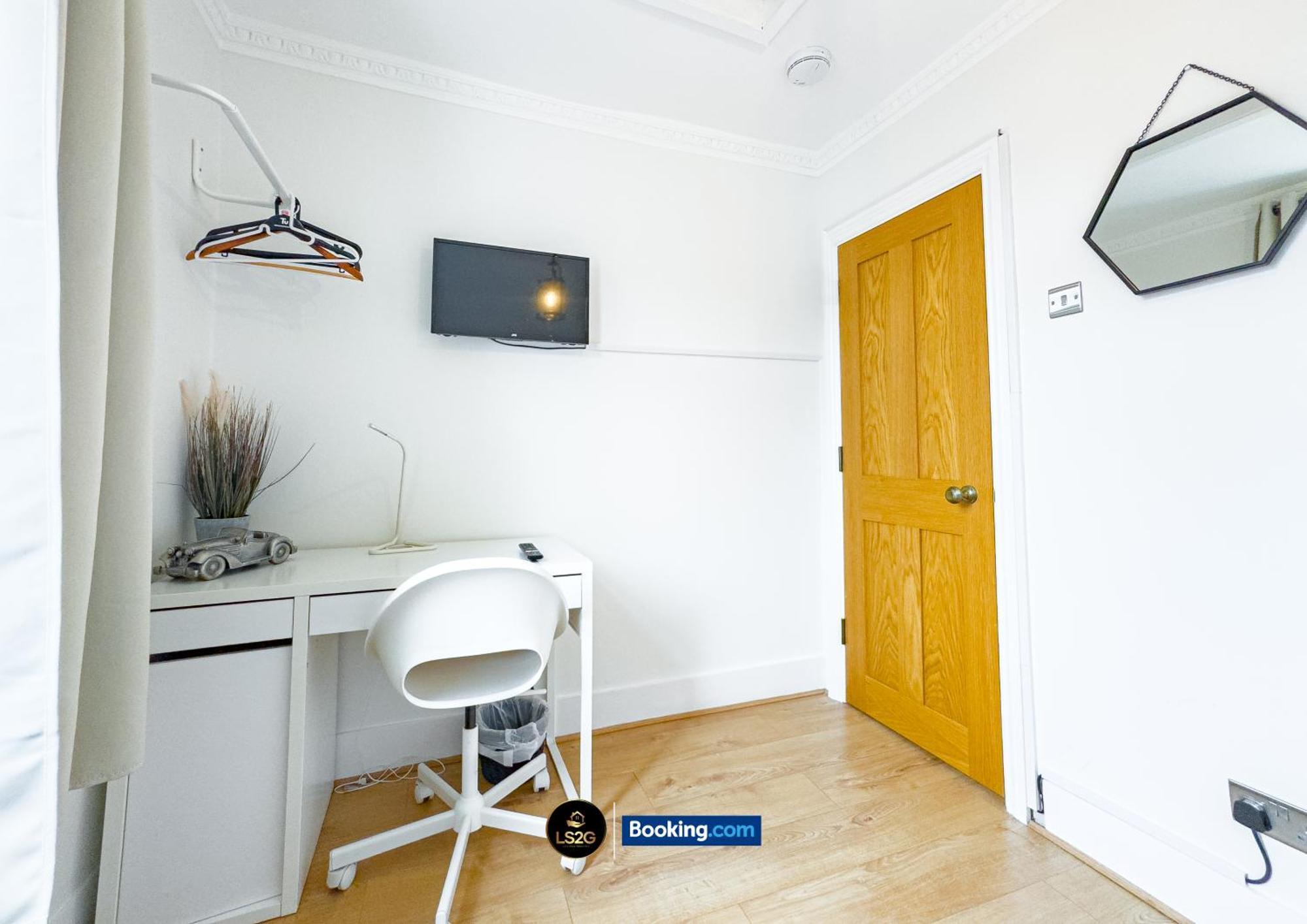 Stunning House By Ls2G Short Lets & Serviced Accommodation Greater London With Free Wifi Buitenkant foto