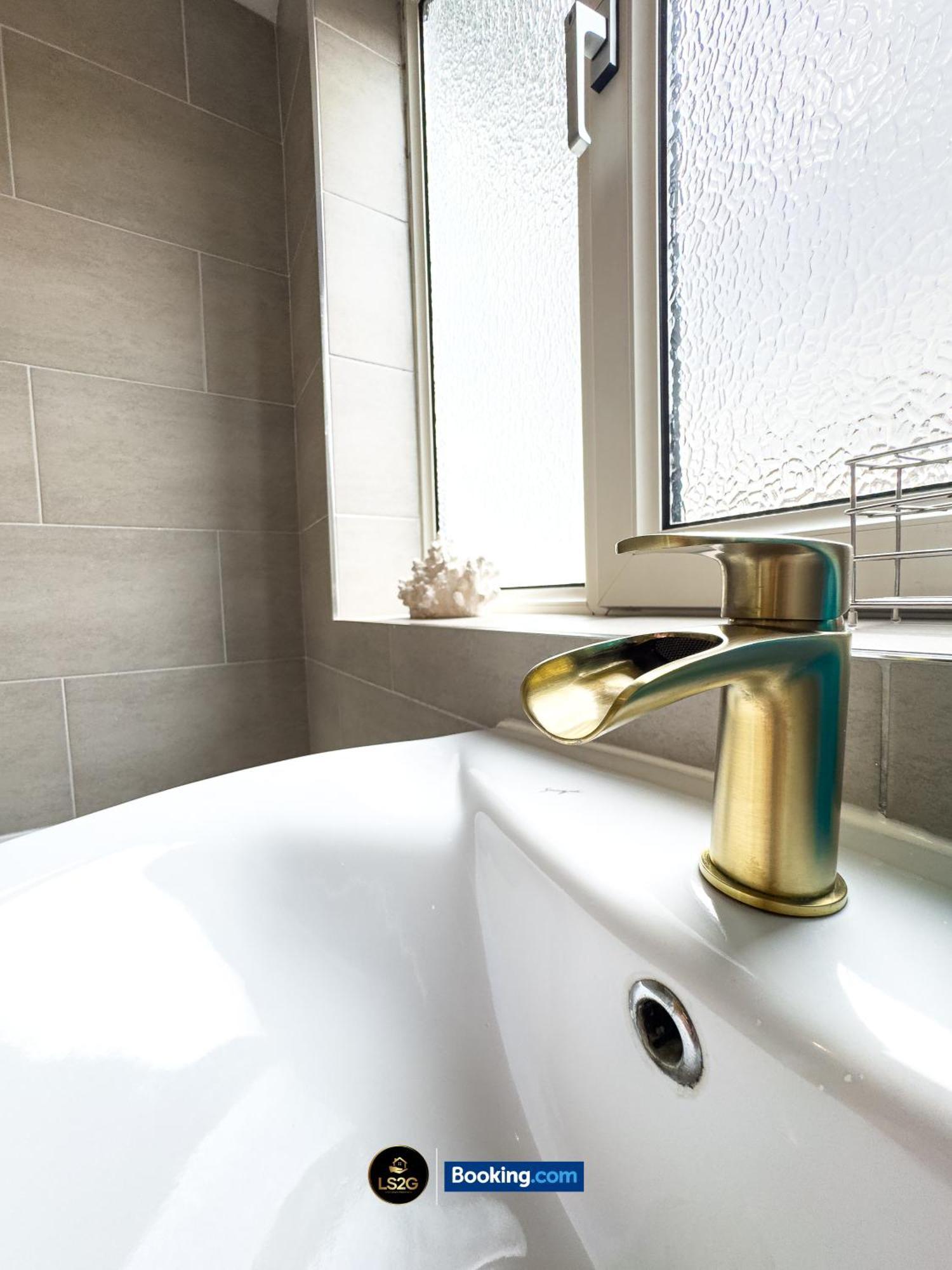 Stunning House By Ls2G Short Lets & Serviced Accommodation Greater London With Free Wifi Buitenkant foto