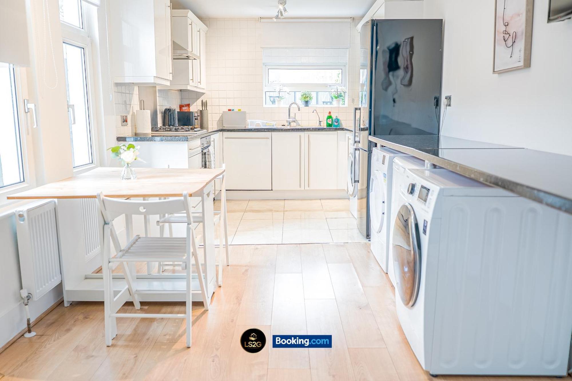 Stunning House By Ls2G Short Lets & Serviced Accommodation Greater London With Free Wifi Buitenkant foto
