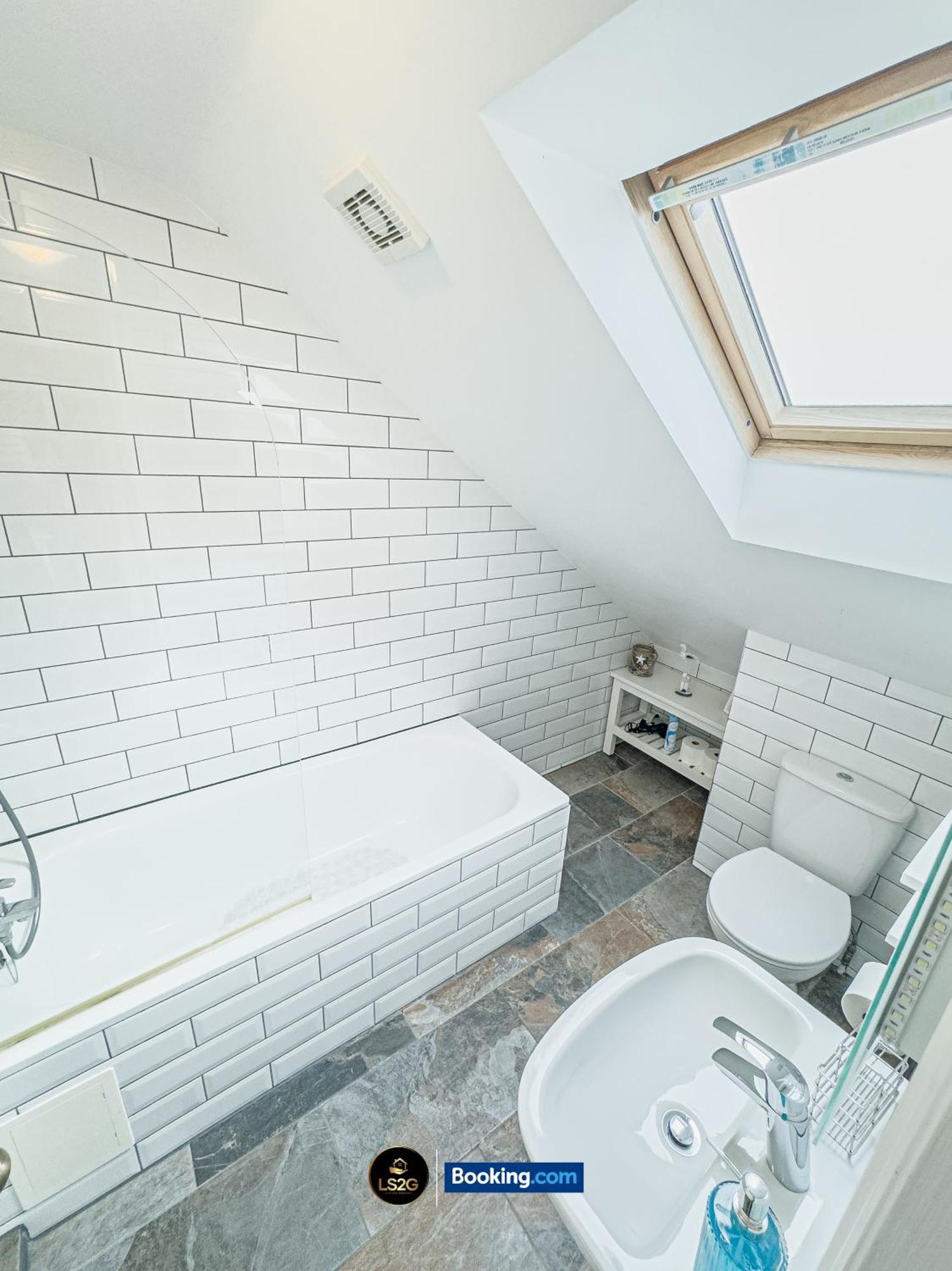 Stunning House By Ls2G Short Lets & Serviced Accommodation Greater London With Free Wifi Buitenkant foto