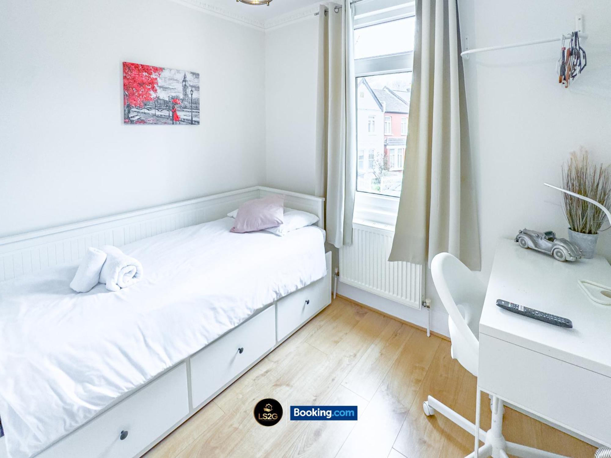 Stunning House By Ls2G Short Lets & Serviced Accommodation Greater London With Free Wifi Buitenkant foto