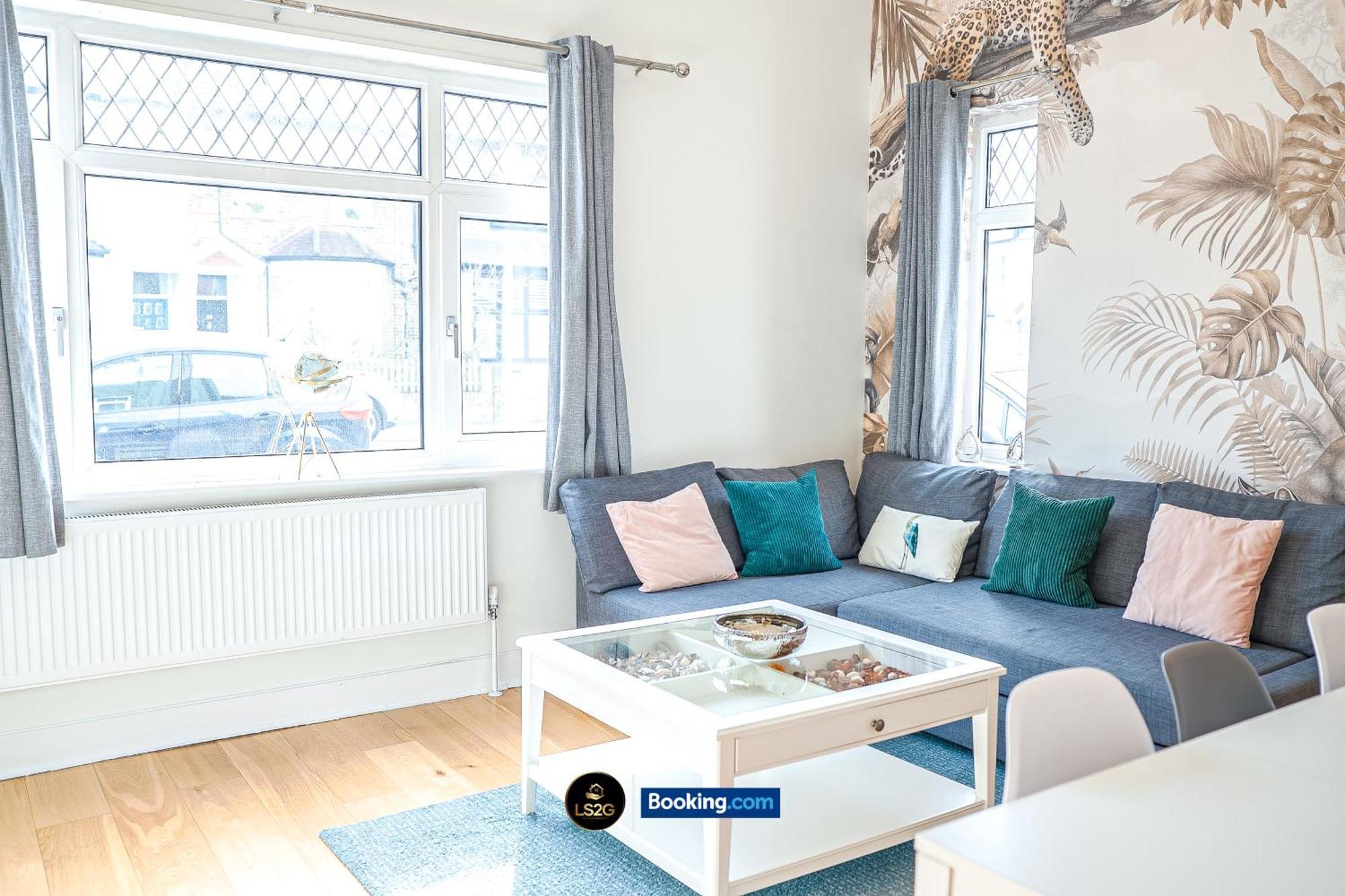 Stunning House By Ls2G Short Lets & Serviced Accommodation Greater London With Free Wifi Buitenkant foto